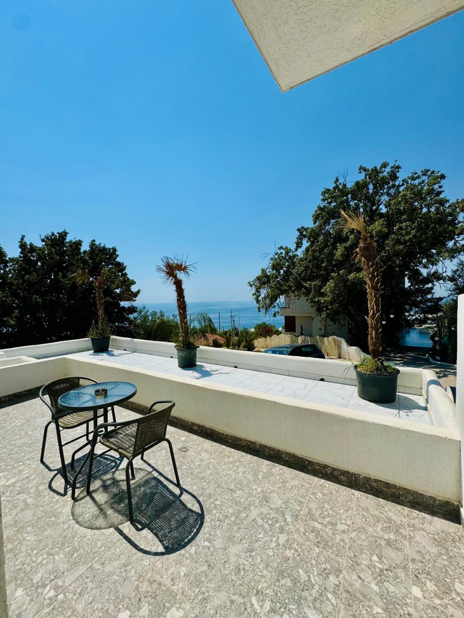 Gogo'S Boutique Hotel Dhërmi Buitenkant foto