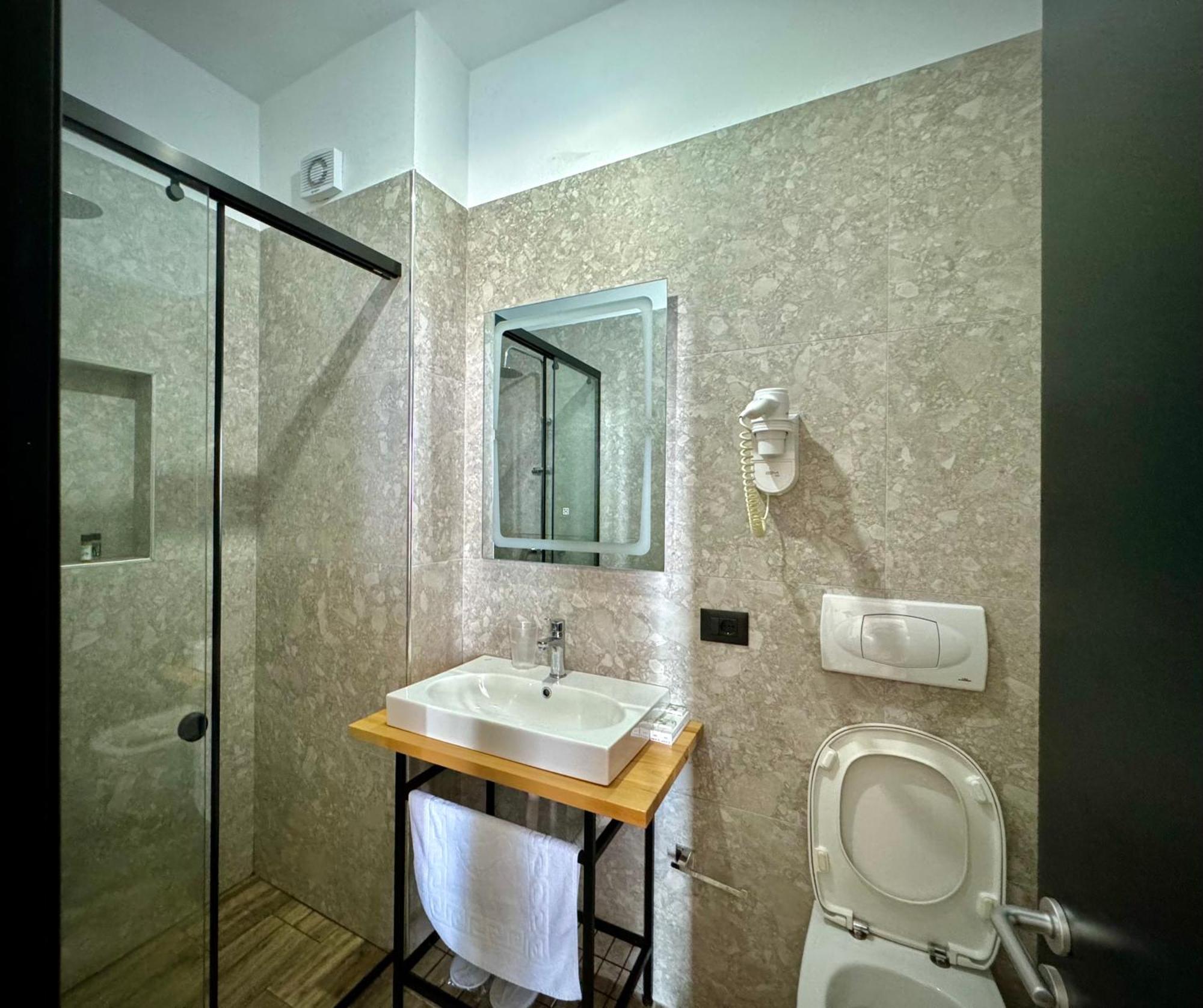 Gogo'S Boutique Hotel Dhërmi Buitenkant foto