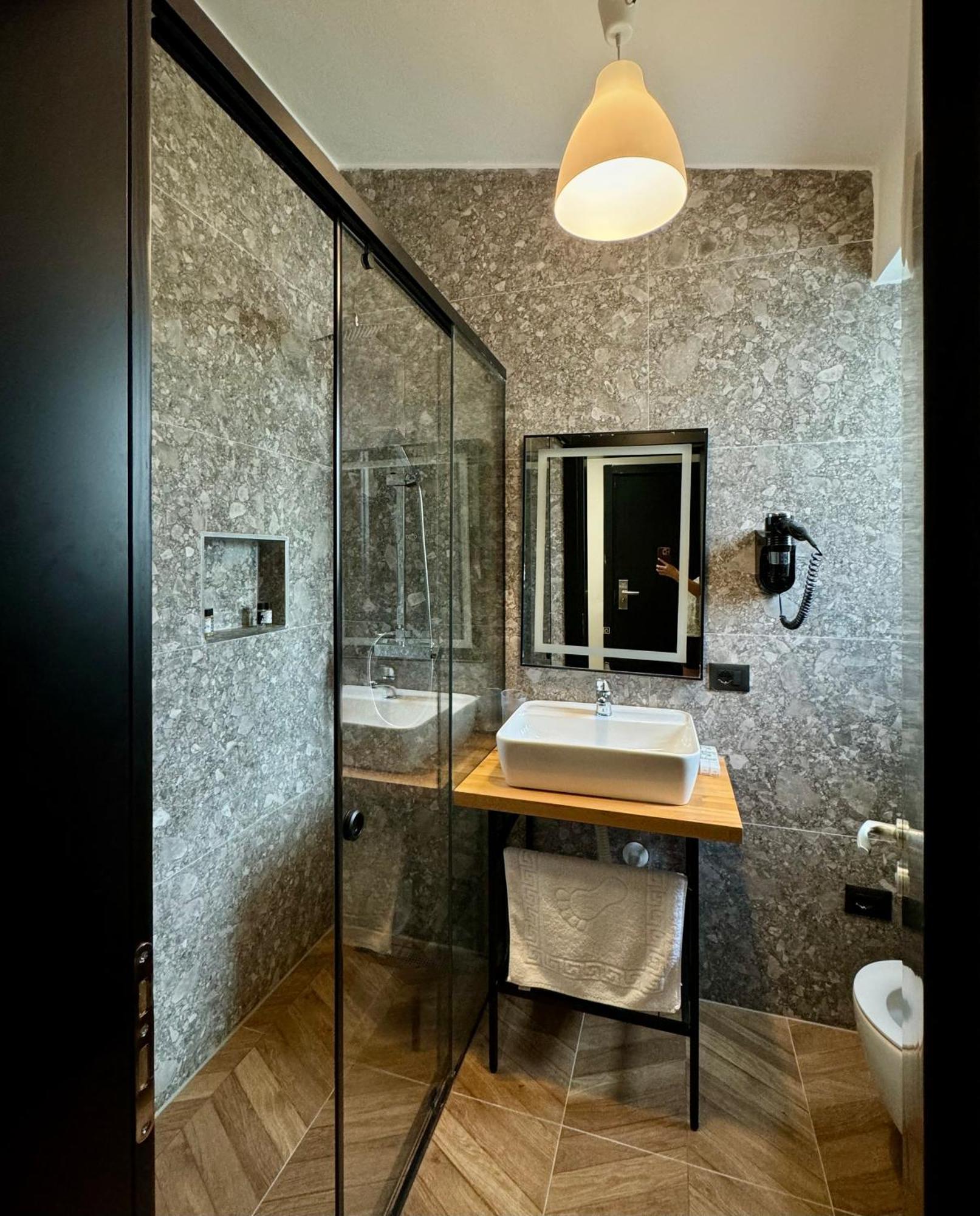 Gogo'S Boutique Hotel Dhërmi Buitenkant foto